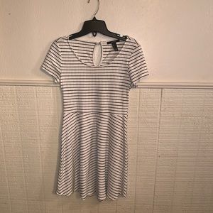 👗👗Ribbed black and white Scoop neck skater dress